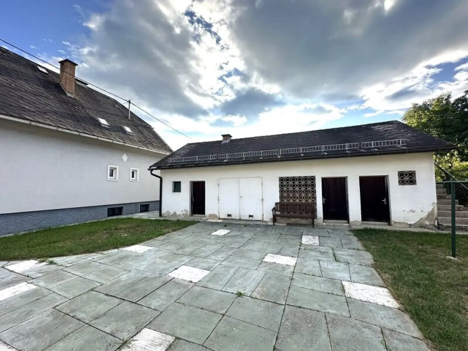 WOLFSBERG - SANKT THOMAS, 160 m2 Einfamilienhaus mit Potential, Vollkeller, 1139 m2 Grundstück, Wirtschaftsgebäude