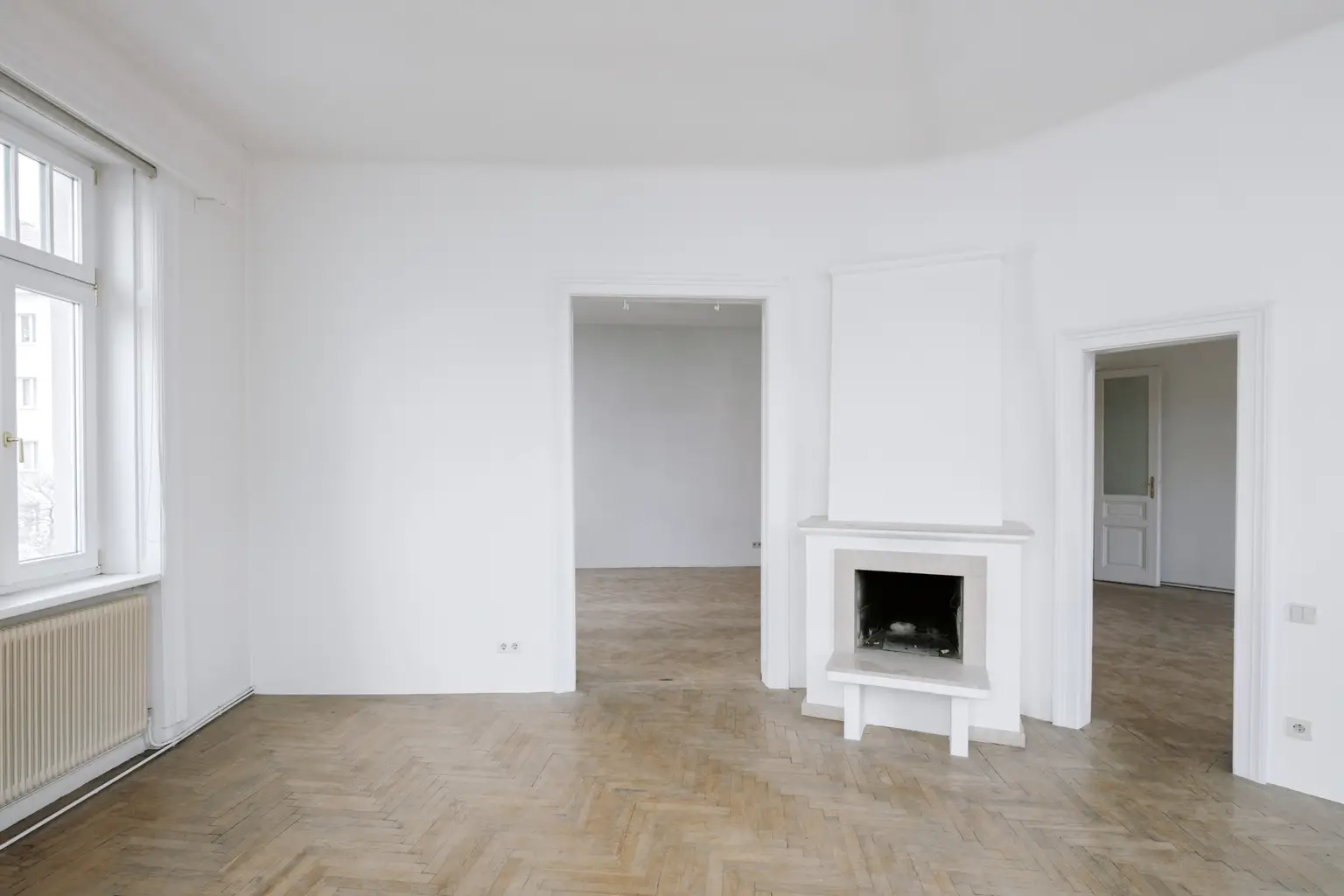 Sanierungsbedürftiges 4 Zimmer Altbau-Juwel mit Balkon in sehr guter zenraler Lage von Döbling!