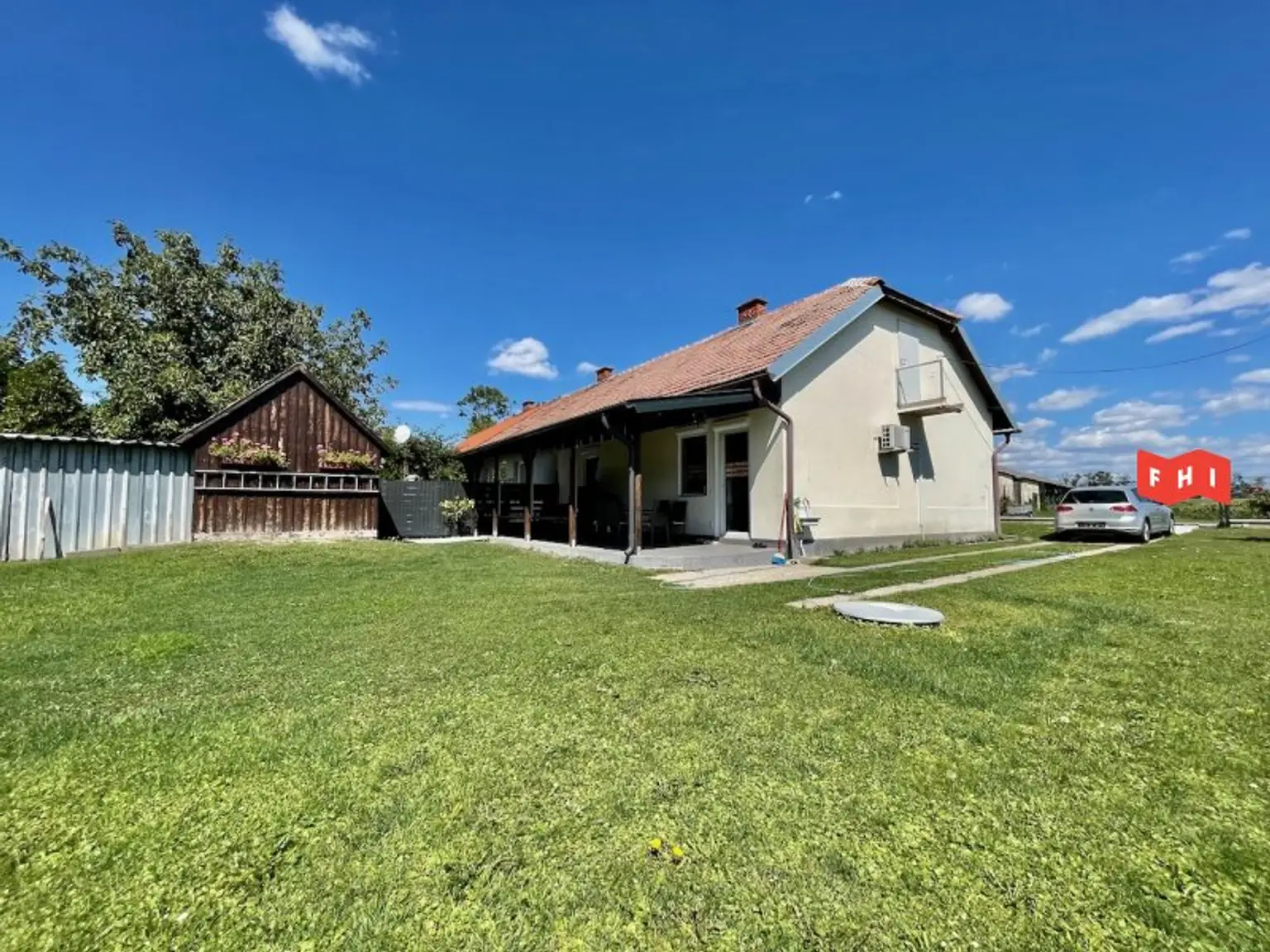 Renoviertes 3 Zimmer Einfamilienhaus mit Überdachter Terrasse, 2 Autoabstellplätzen & Klimaanlage Nähe Stadtgrenze Wien/Groß Enzersdorf