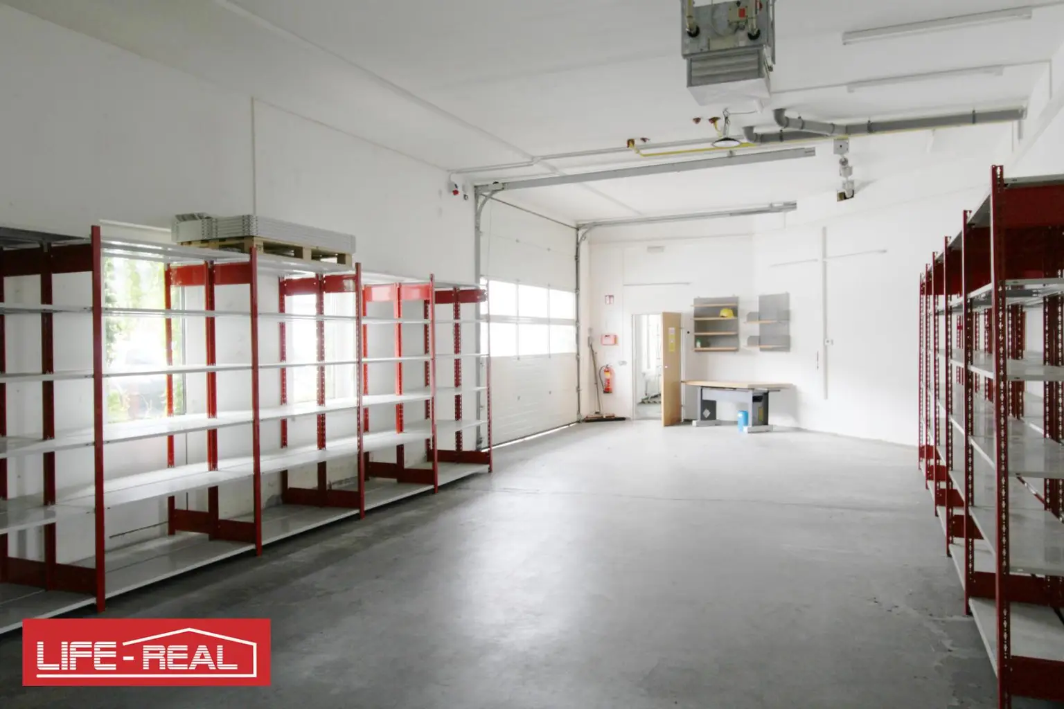 Vielseitig nutzbare Lagerhalle mit Büro im Gewerbegebiet Gramastetten