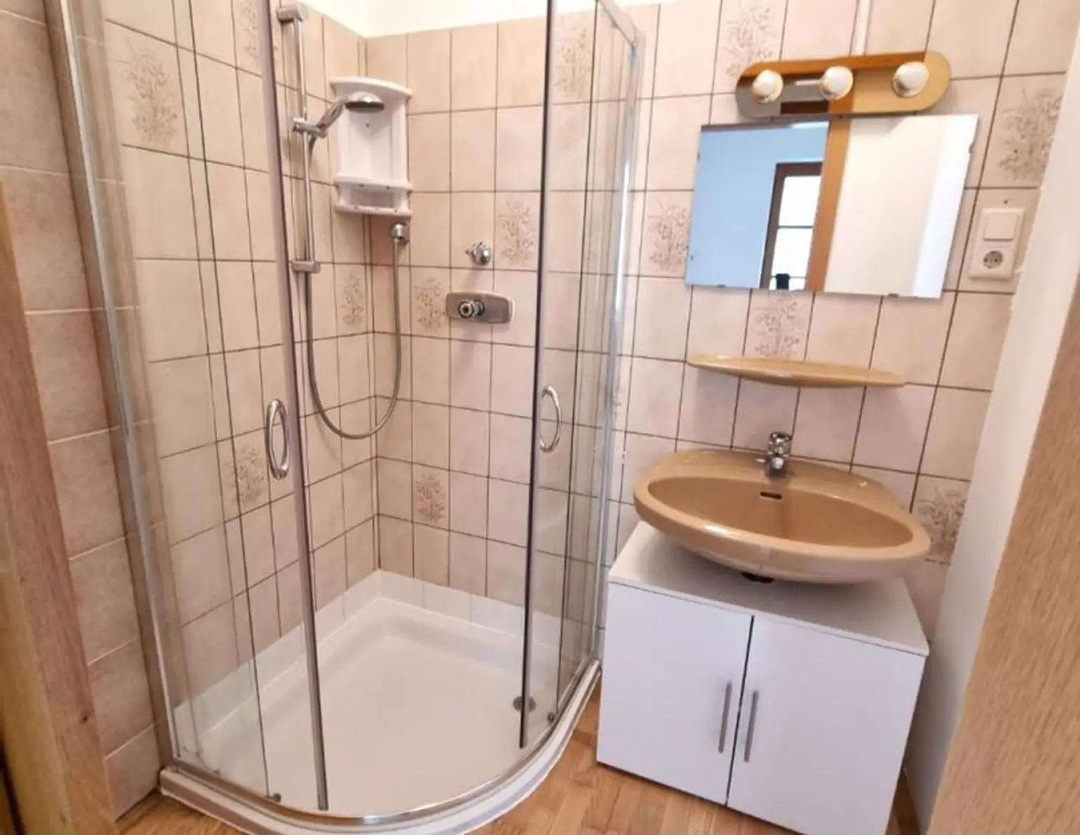 Helle 2-Zimmer-Terrassen-Wohnung mit allg. Garten!