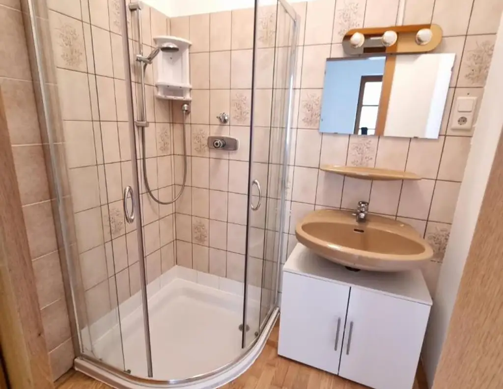 Helle 2-Zimmer-Terrassen-Wohnung mit allg. Garten!