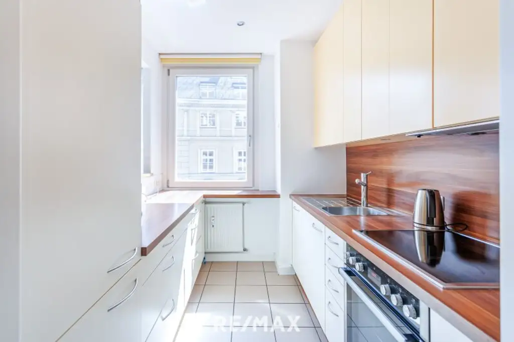 Lichtdurchflutete 2-Zimmer Wohnung im historischen Herzen Wiens