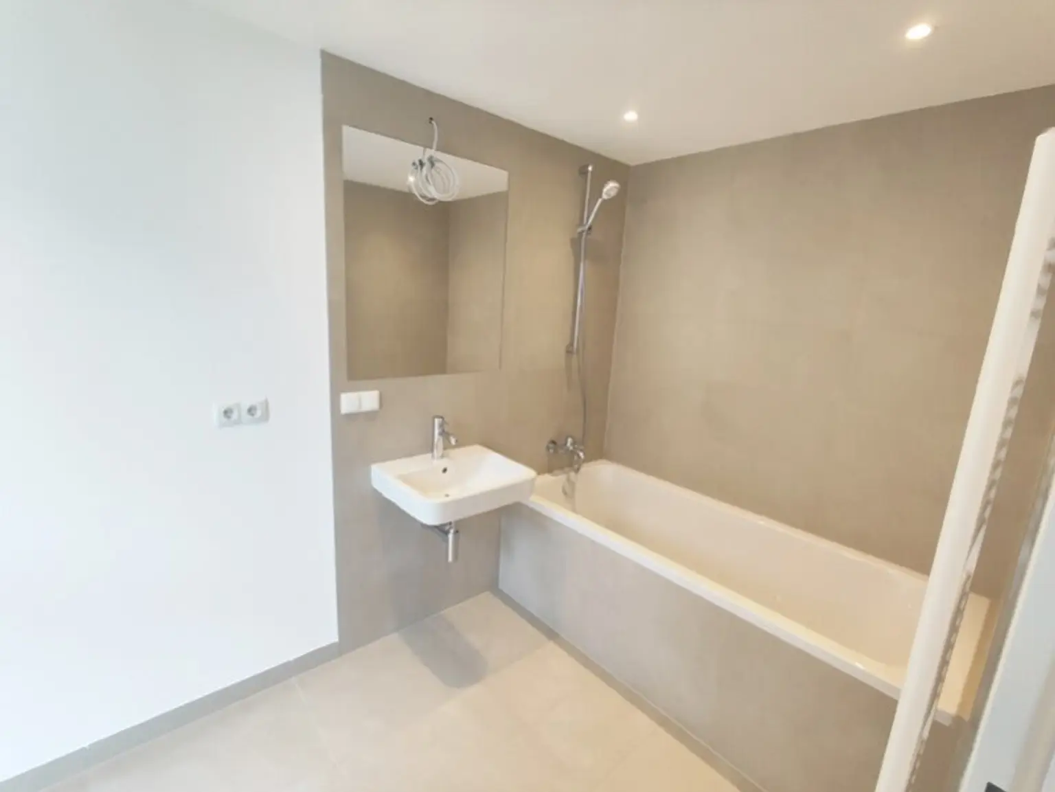 Modern wohnen in Meidling! Neubau 2-Zimmer-Erstbezug mit Balkon im 5. Liftstock - Top60