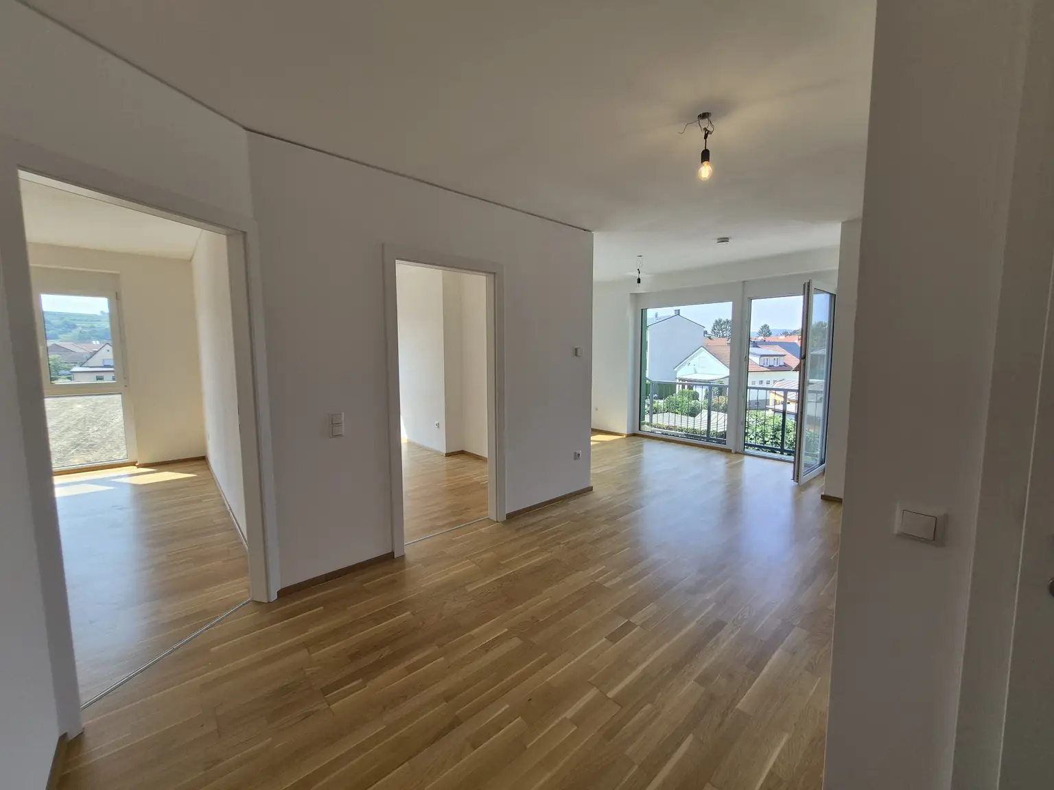 Wohnkomfort mit Aussicht: Ca. 60 m² 3-Zimmer-Wohnung und sonniger 12 m² Südwest-Eckbalkon