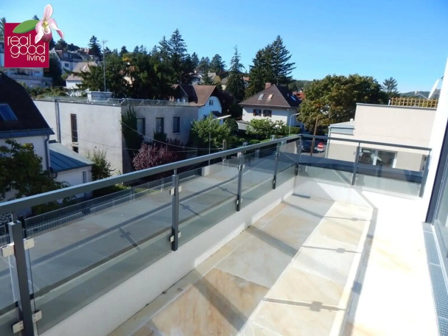 Villa mit Pool, voll unterkellert – mit Top-Ausstattung