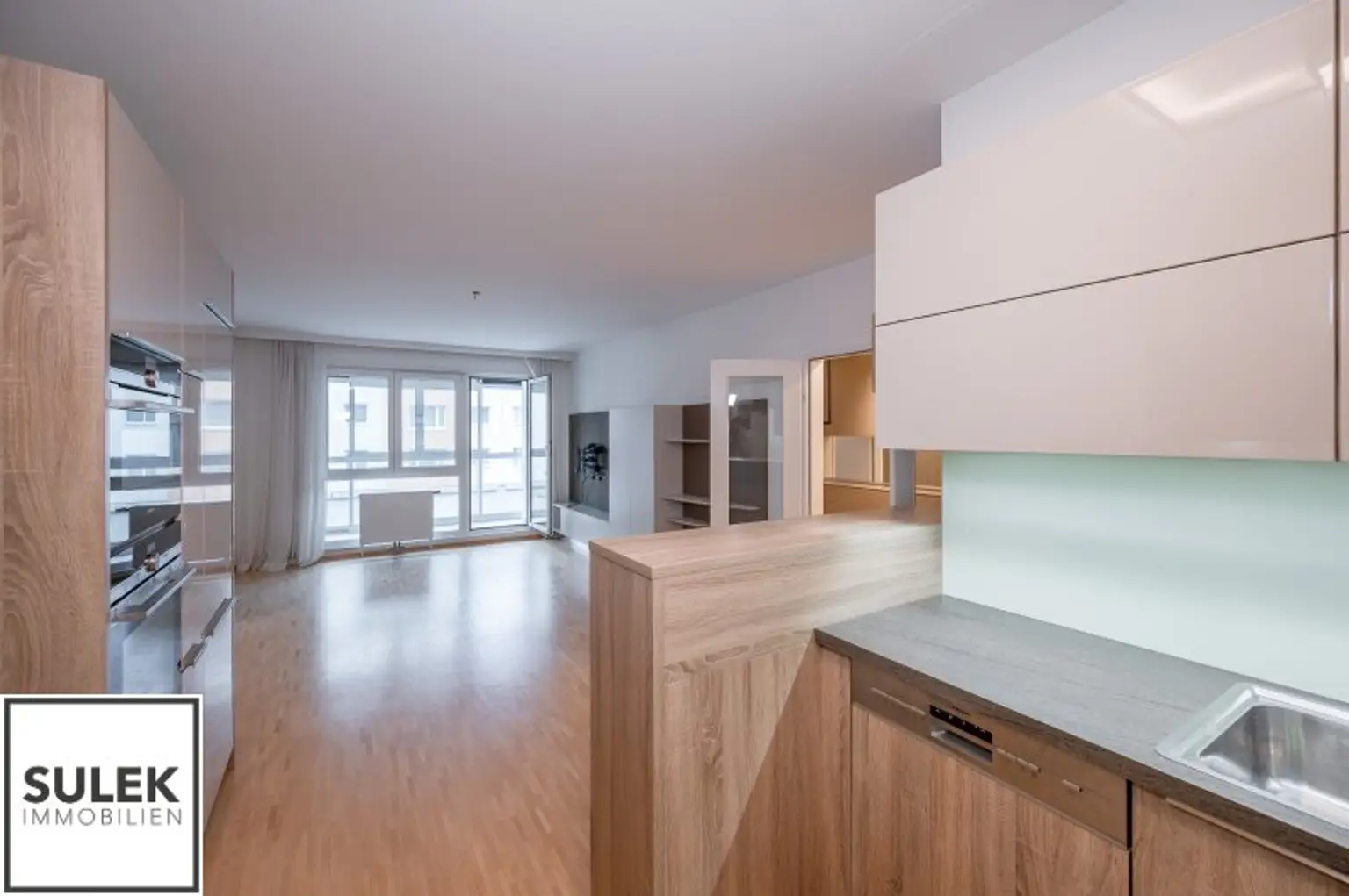 Gut geschnittene 4-Zimmer-Neubauwohnung mit großer Loggia - teilmöbliert - sofort beziehbar!