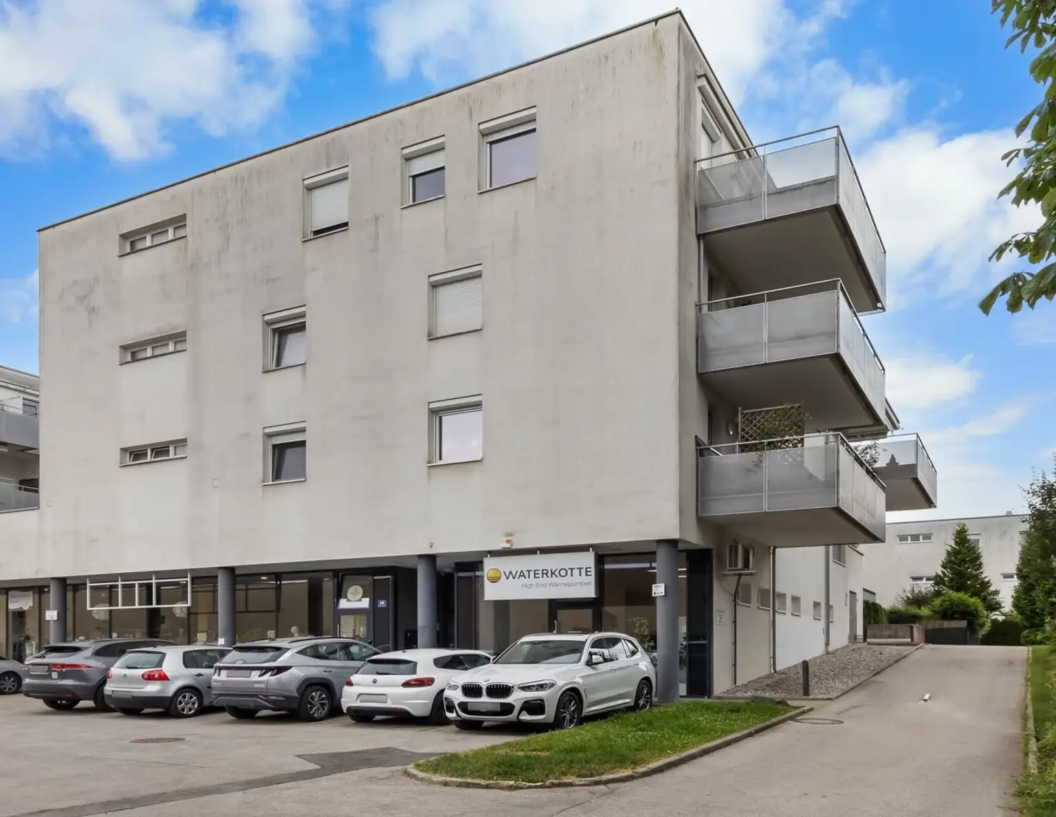 Neuwertige große Eigentumswohnung mit großzügiger Terrasse