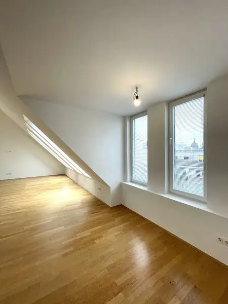 Sonnige 3,5-Zimmer Dachgeschoßwohnung mit Terrasse zu kaufen