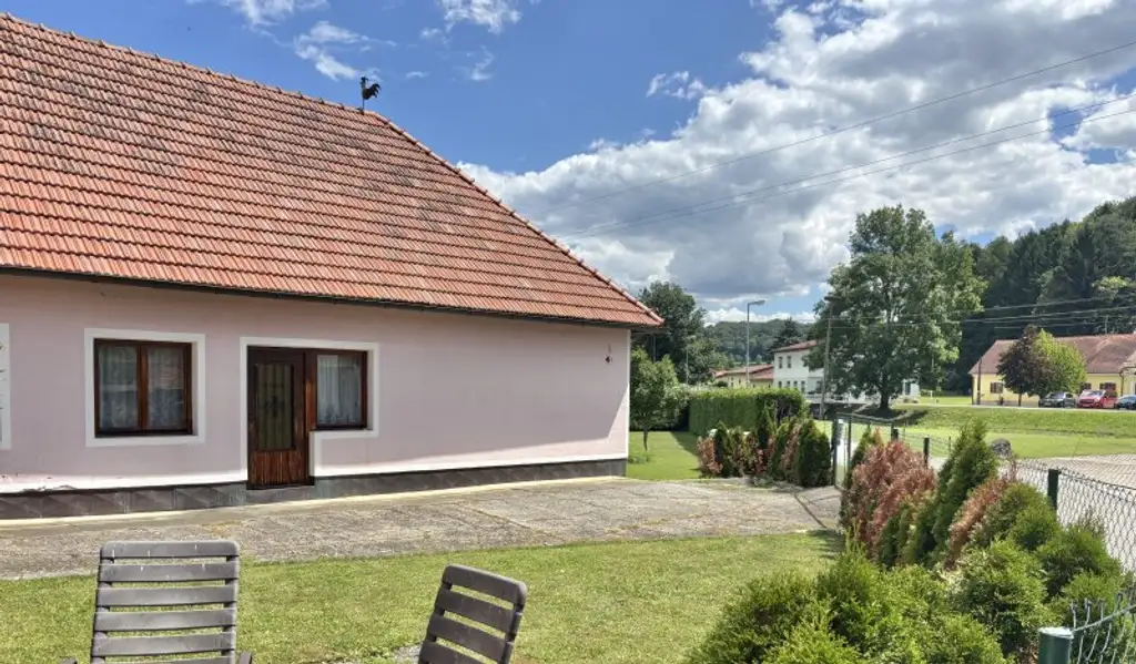 ** GARTENTAGE ** ren.bed. Landhaus mit bezauberndem Grundstück !! Ca. 7.200m 2 Wald inklusive !!