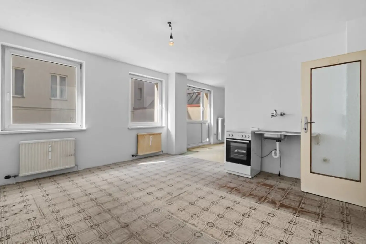 Geräumige 3-Zimmer-Wohnung in 1150 Wien/sanierungsbedürftig /WG möglich