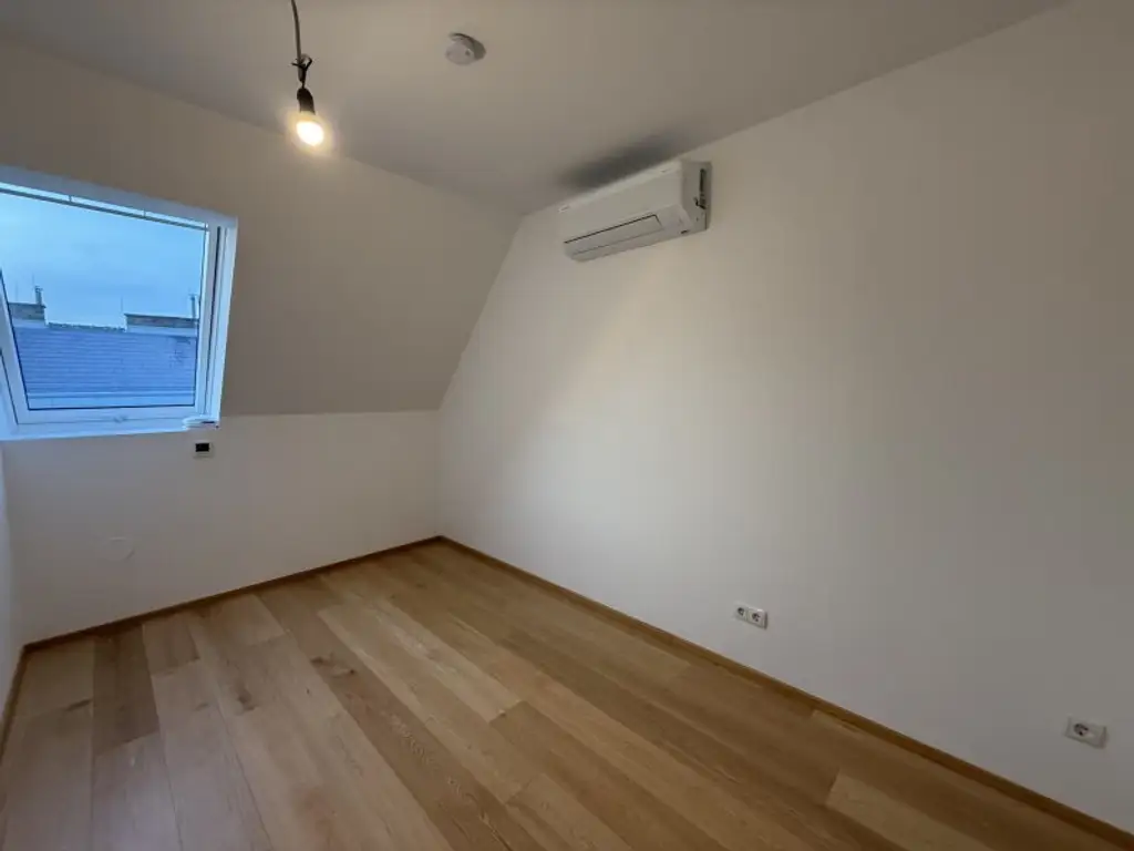 Traumhafte DG-Wohnung in 1020 Wien: 4 Zimmer, vollsaniert, Loggia & Luxusausstattung!