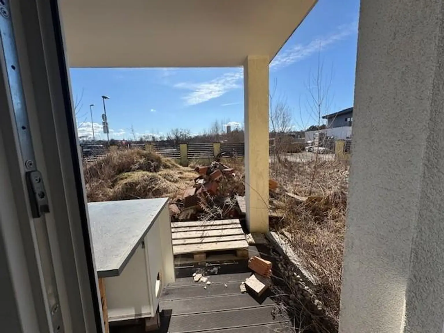 überdachte Terrasse, die Terrasse muss noch fertiggestellt werden