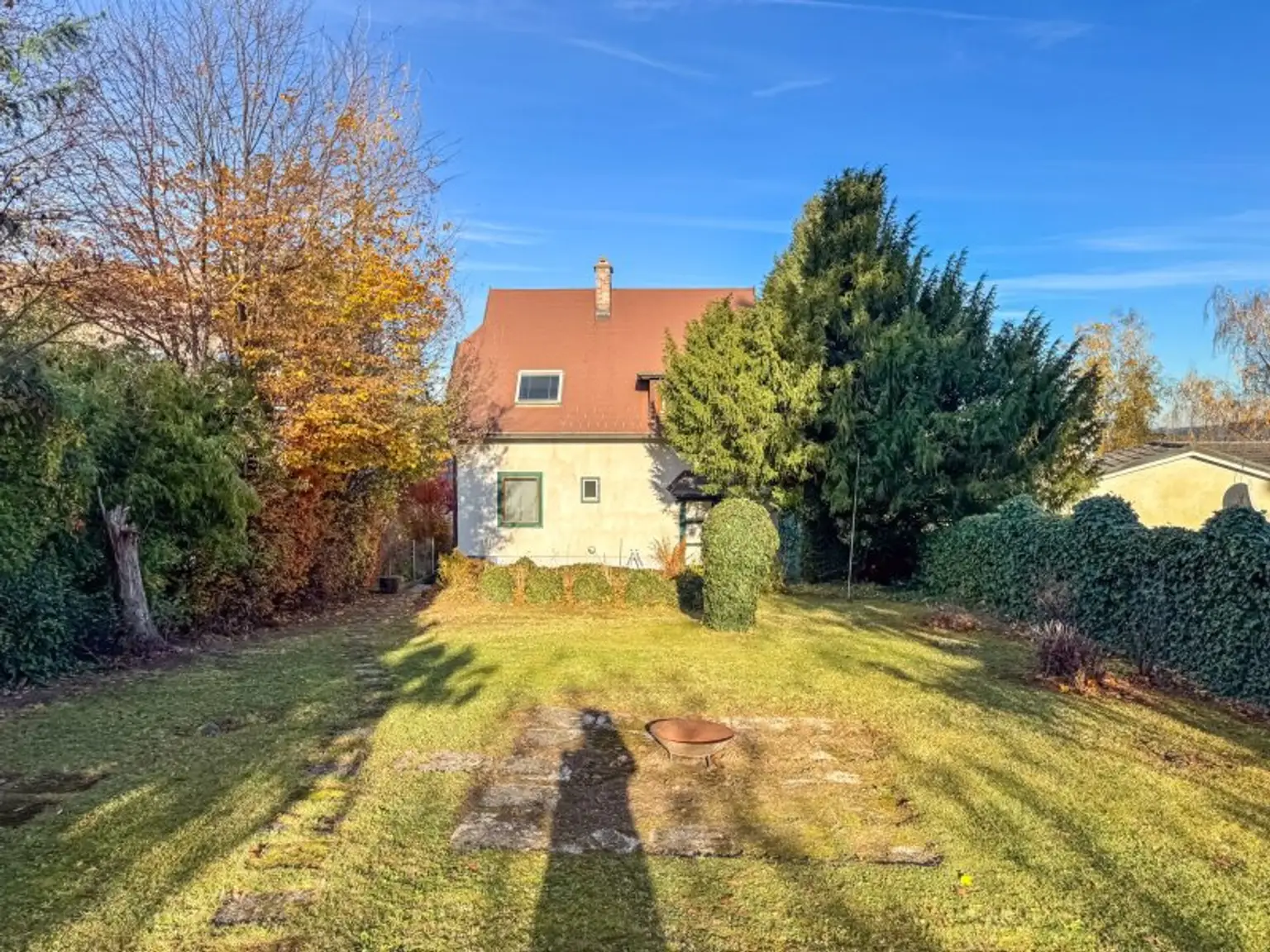 Sanierungsbedürftiges Einfamilienhaus in Pottschach, Nähe Bahnhof: Ihr Sanierungsprojekt mit 556 m2 Garten! 199.000 Euro!