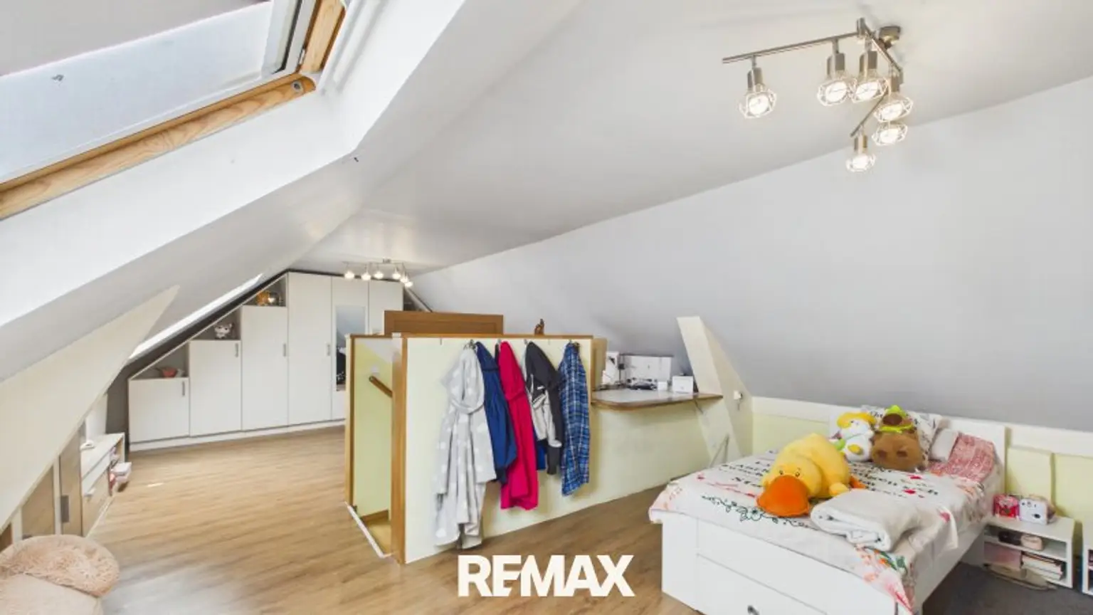 Großzügiges Zuhause mit Potenzial auf 1.629 m² – Wohnhaus, Nebengebäude & vielseitige Nutzungsmöglichkeiten