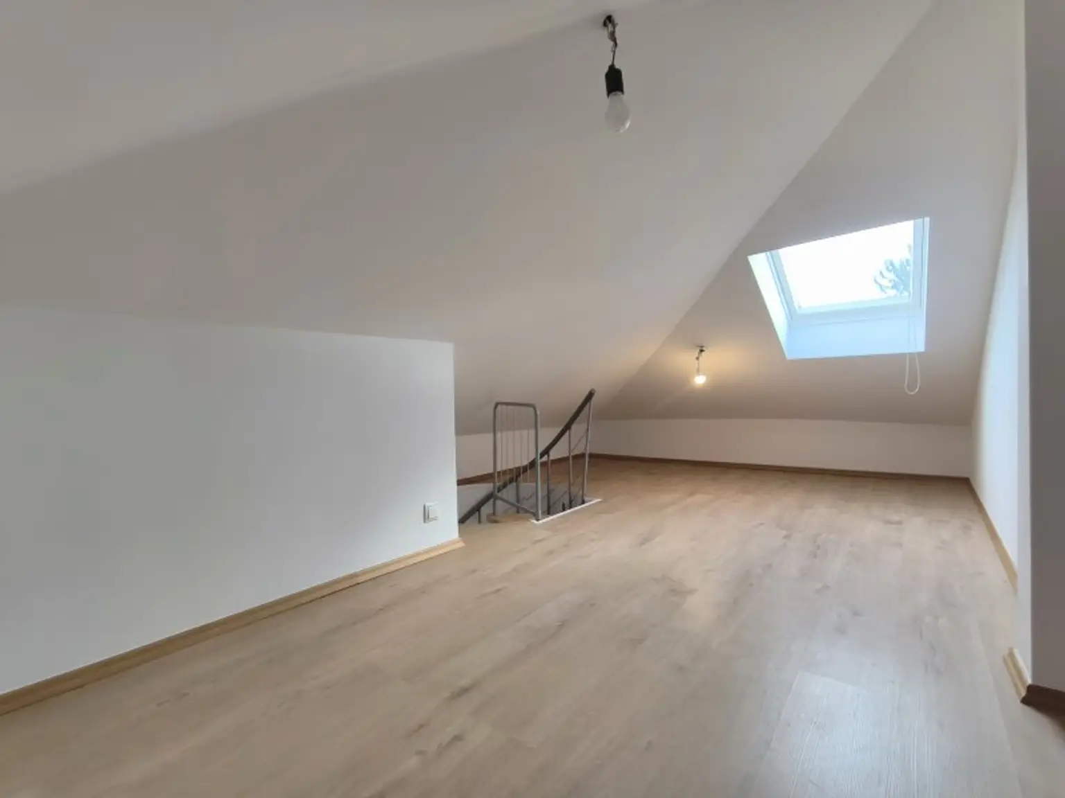 Für Ruhesuchende - 3-Zimmer-Dachgeschosswohnung im grünen 13. Bezirk – Nahe Lainzer Tiergarten