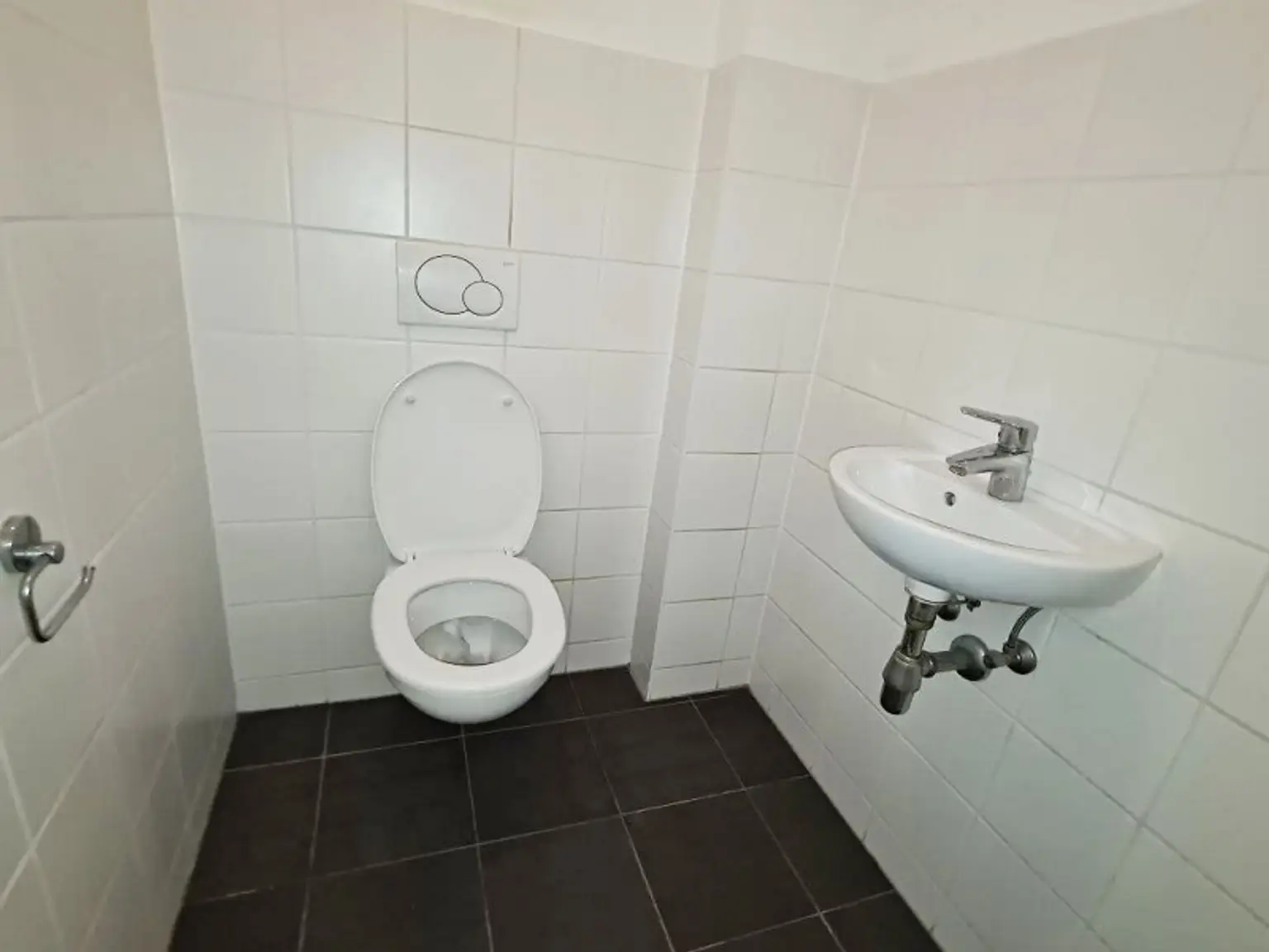 HUMBOLDTGASSE, U1 NÄHE, 76 m2 Neubau inkl. 4 m2 Loggia, Wohnküche, 2 Zimmer, Parketten, Wannenbad, 2. Liftstock