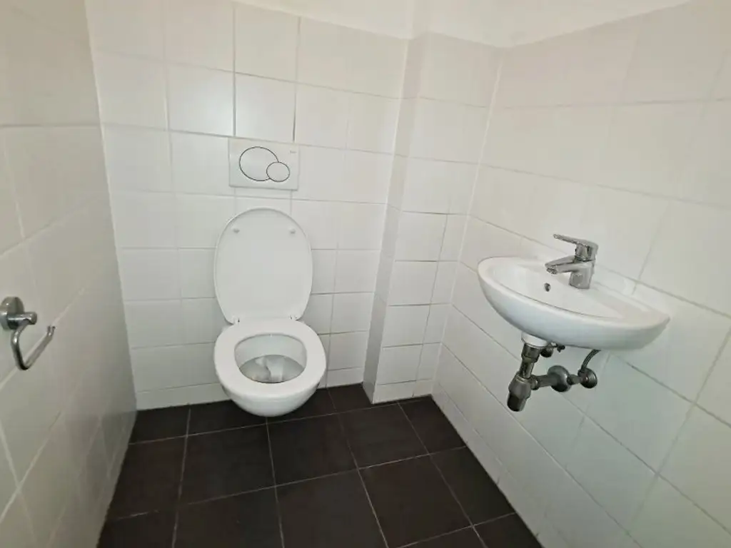 HUMBOLDTGASSE, U1 NÄHE, 76 m2 Neubau inkl. 4 m2 Loggia, Wohnküche, 2 Zimmer, Parketten, Wannenbad, 2. Liftstock