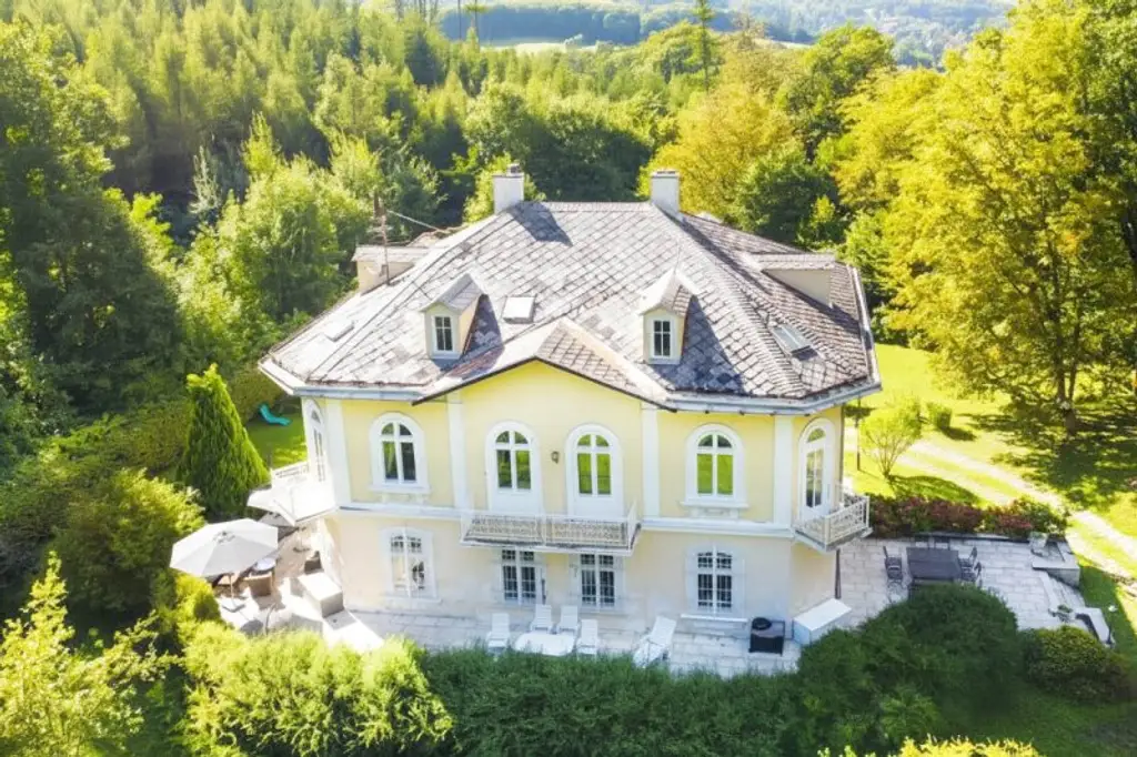 Schlossartige Villa auf über 6.600 m² teilbarem Bauland in einzigartiger Lage Pressbaums