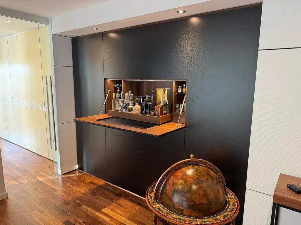 Moderne, luxuriöse  Wohlfühlwohnung mit Tiefgaragenplatz! Inklusive moderner Möblierung!