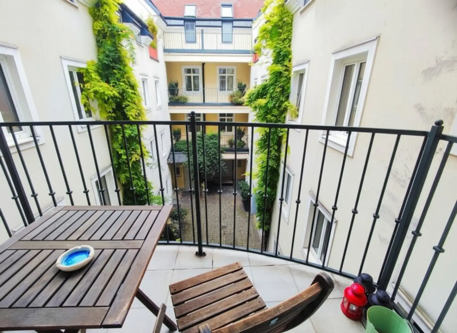 LINDENGASSE - Weitläufiger Wohnraum mit Balkon