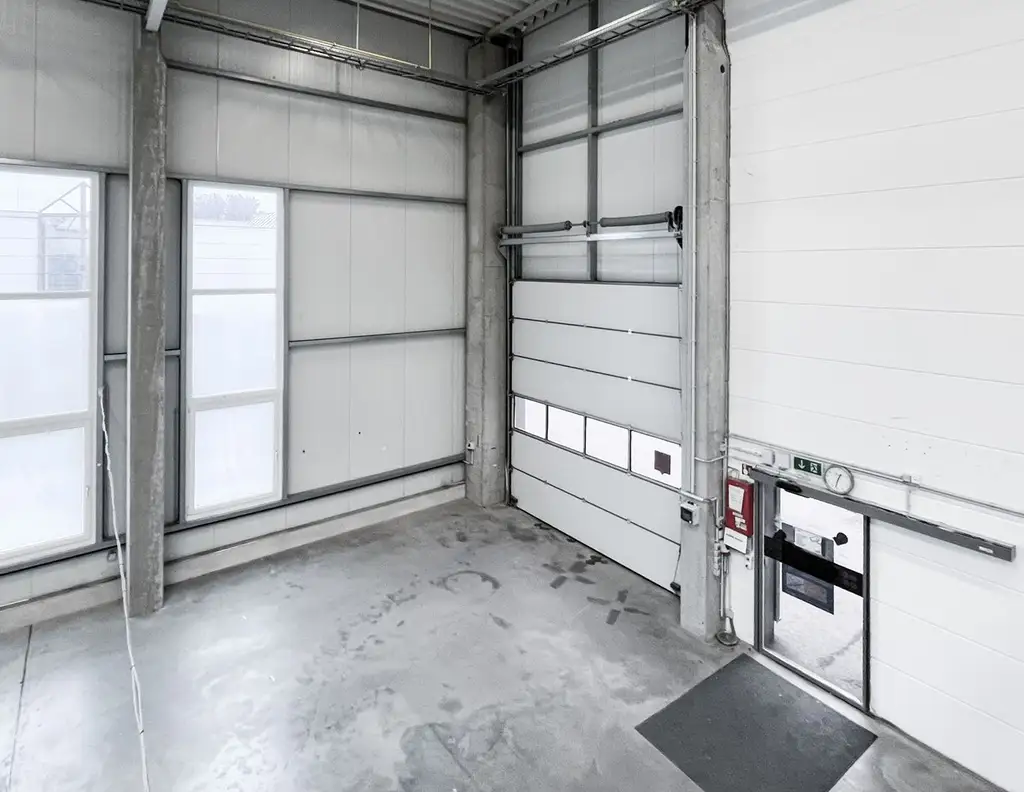 Moderne Lagerhalle im Wiener Norden