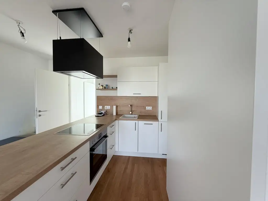 Luxriöse 2- Zimmer Wohnung, Top Lage, große Dachterrasse