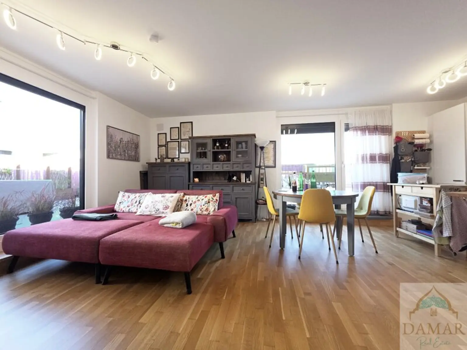 Traumhafte 4-Zimmer-Dachgeschoßwohnung mit großer 65m² Terrasse und Garagenplatz in 1220 Wien – Jetzt zugreifen!