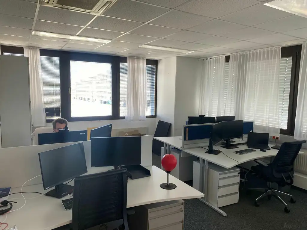 FIRMENSTANDORT-Büros in verschieden Größen oder ganze Etage in Wien 23 - gesamt 331 m²- teilbar ab ca. 23 m²