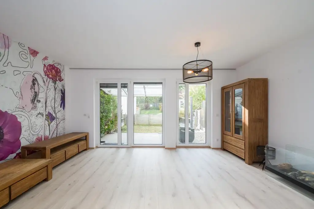 Einziehen & Wohlfühlen – hochwertiges Reihenhaus mit Garten, Terrasse, Keller und zwei TG-Stellplätzen im Zentrum von Steyr!