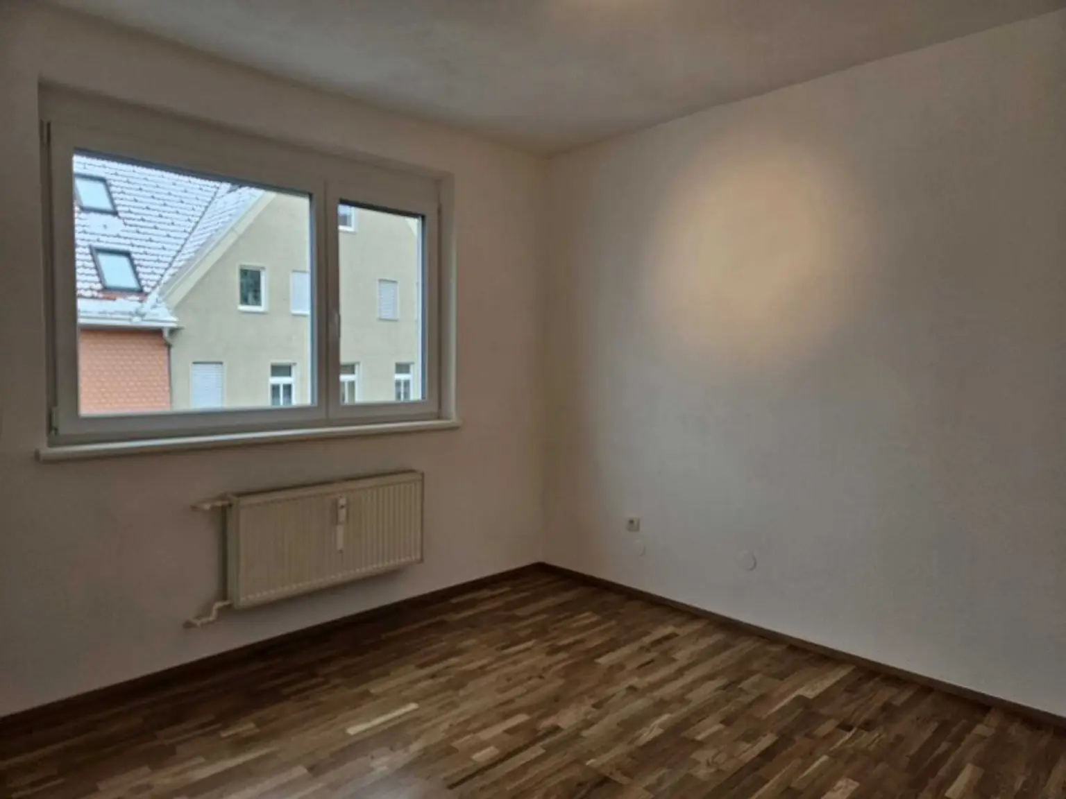 Großzügiges Schlafzimmer