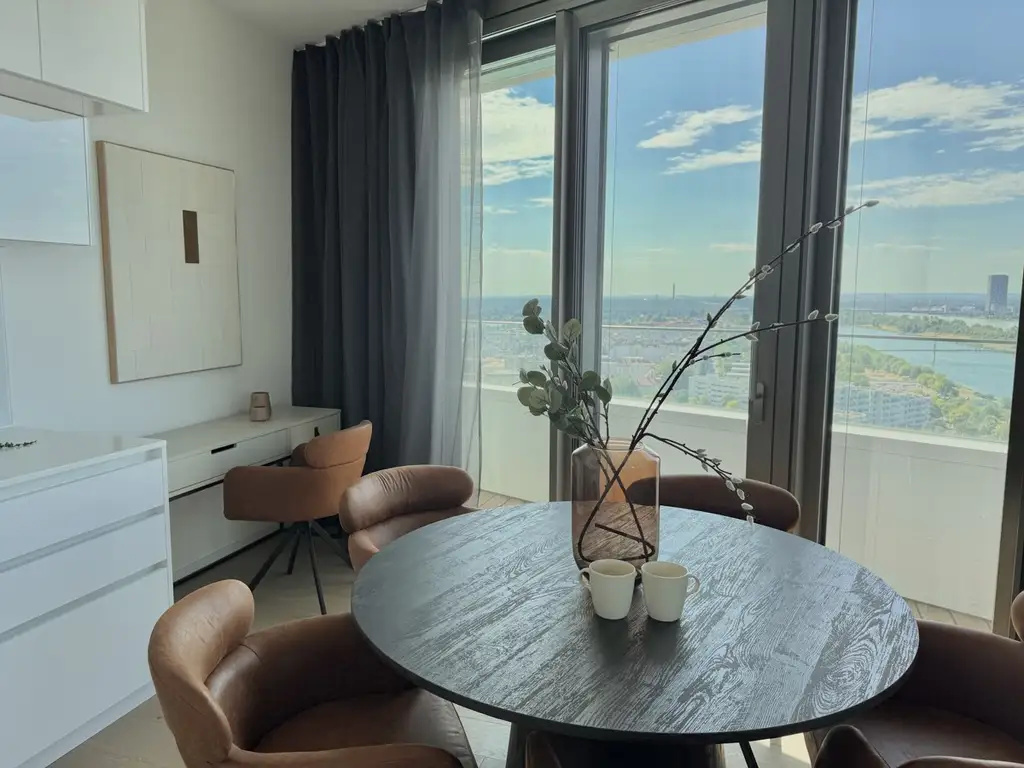 All in Miete - Doorman, Gym, Pool UND den schönsten Ausblick auf Stephansdom, Prater & Neue Donau