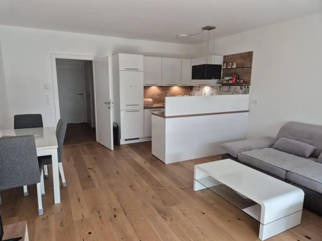3 Zimmer Mietwohnung mit Loggia und Garage auf Wunsch
