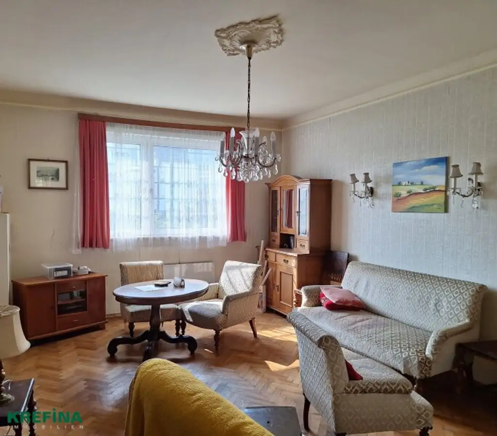 Rarität - Dekorativer Fassadenschmuck aus den 1930er Jahren - Nahe Maurer Wald und Lainzer Tiergarten