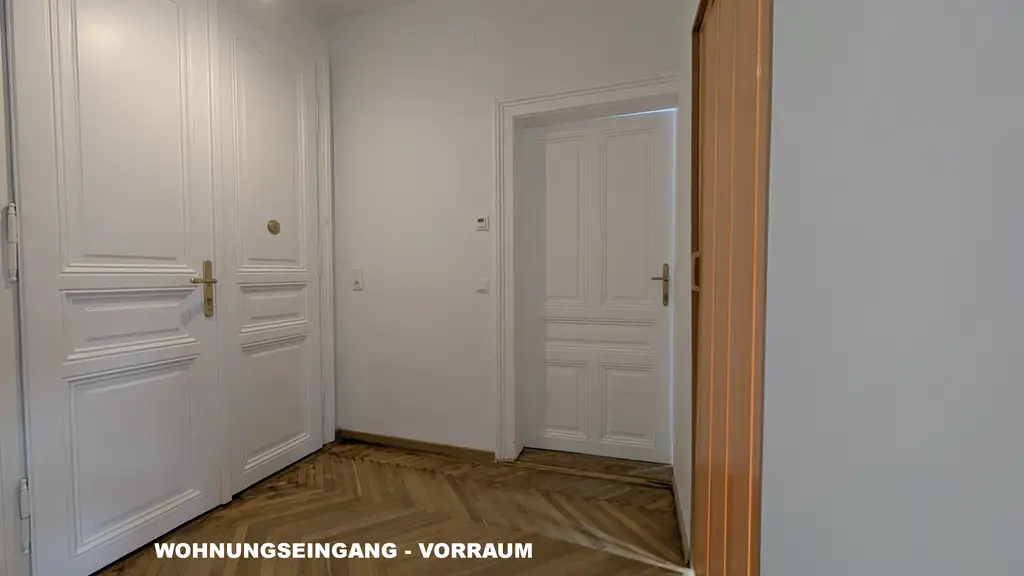 ! RENOVIERTE AKADEMIKERSINGLE-HAUPTMIETE IN KLASSISCHEM STILALTBAU !