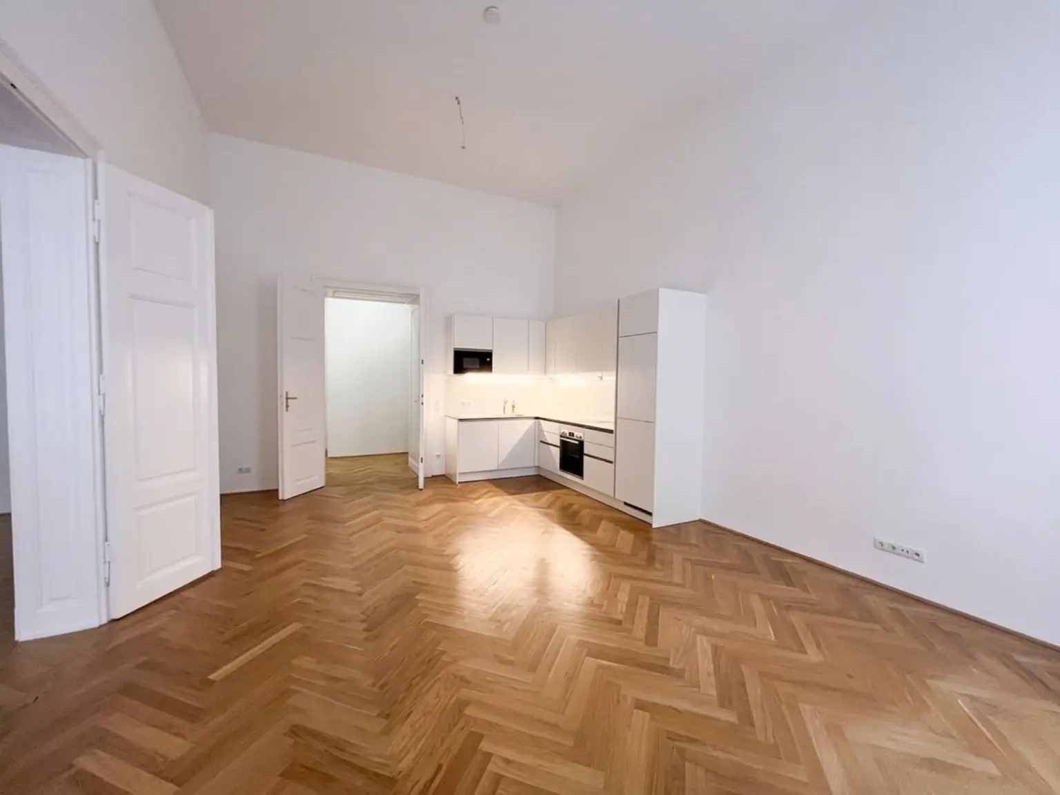 UNBEFRISTET: Charmante 2-Zimmer-Altbauwohnung im Herzen Wiens / Charming apartment in an old-style building in the heart of Vienna