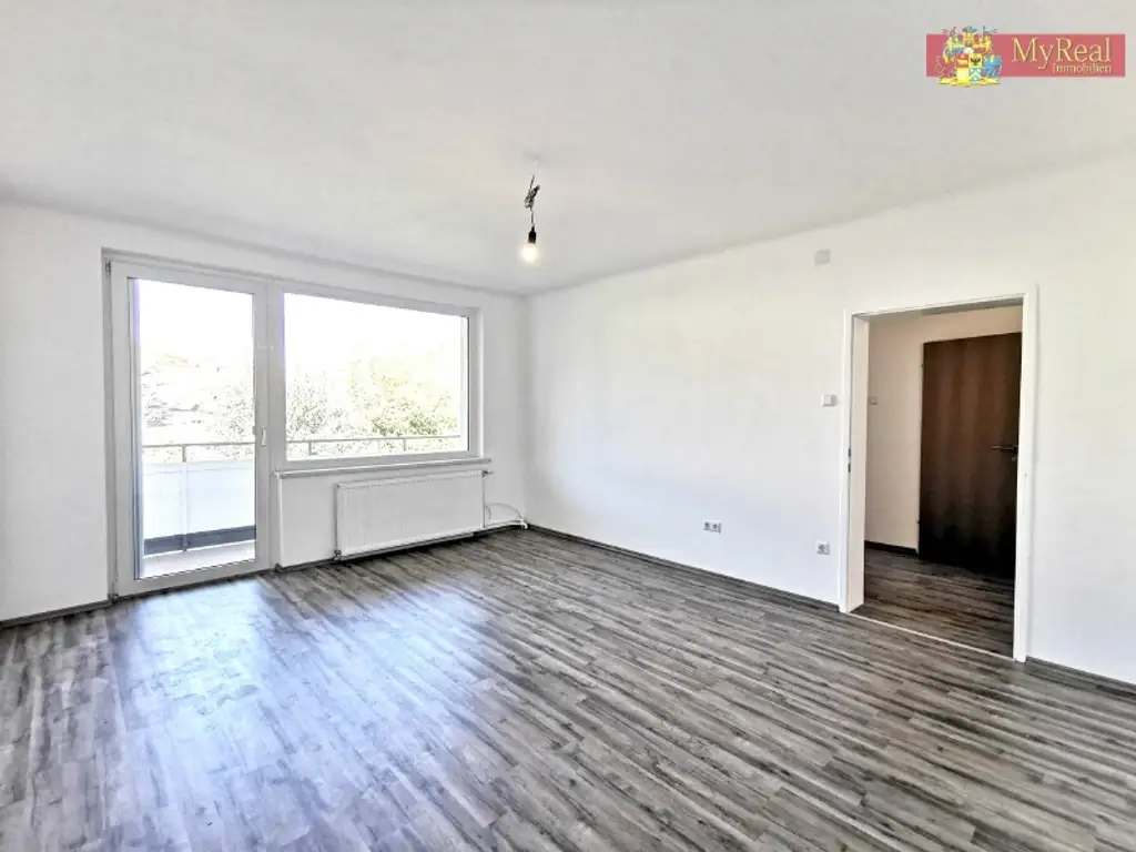 Sonnige  Generalsanierte 3 Zimmer  Wohnung in Grüne lage