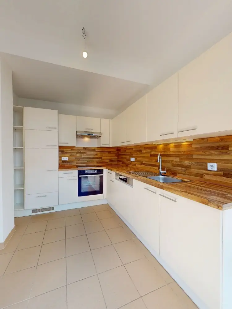 Historischer Charme trifft moderne Wohnqualität – 
3-Zimmer-Wohnung mit Innenhof-Terrasse