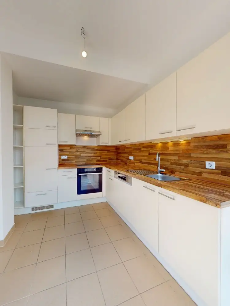 Historischer Charme trifft moderne Wohnqualität – 
3-Zimmer-Wohnung mit Innenhof-Terrasse