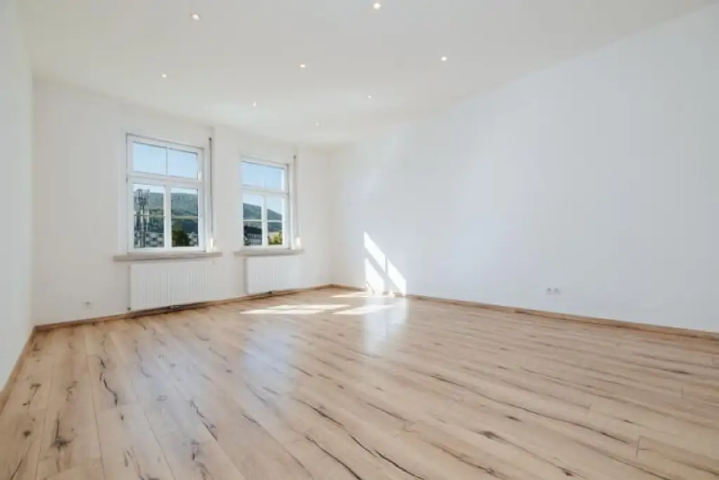 AB SOFORT BEZIEHBAR I BAHNHOFNAHE LAGE I BALKON I WG-GEEIGNET I KOMPLETT SANIERT I 3. OG MIT LIFT I HAUSTIERFREUNDLICH I HELL & FREUNDLICH I MODERNES BADEZIMMER MIT EBENERDIGE DUSCHE I PROJEKT WOHNEN I