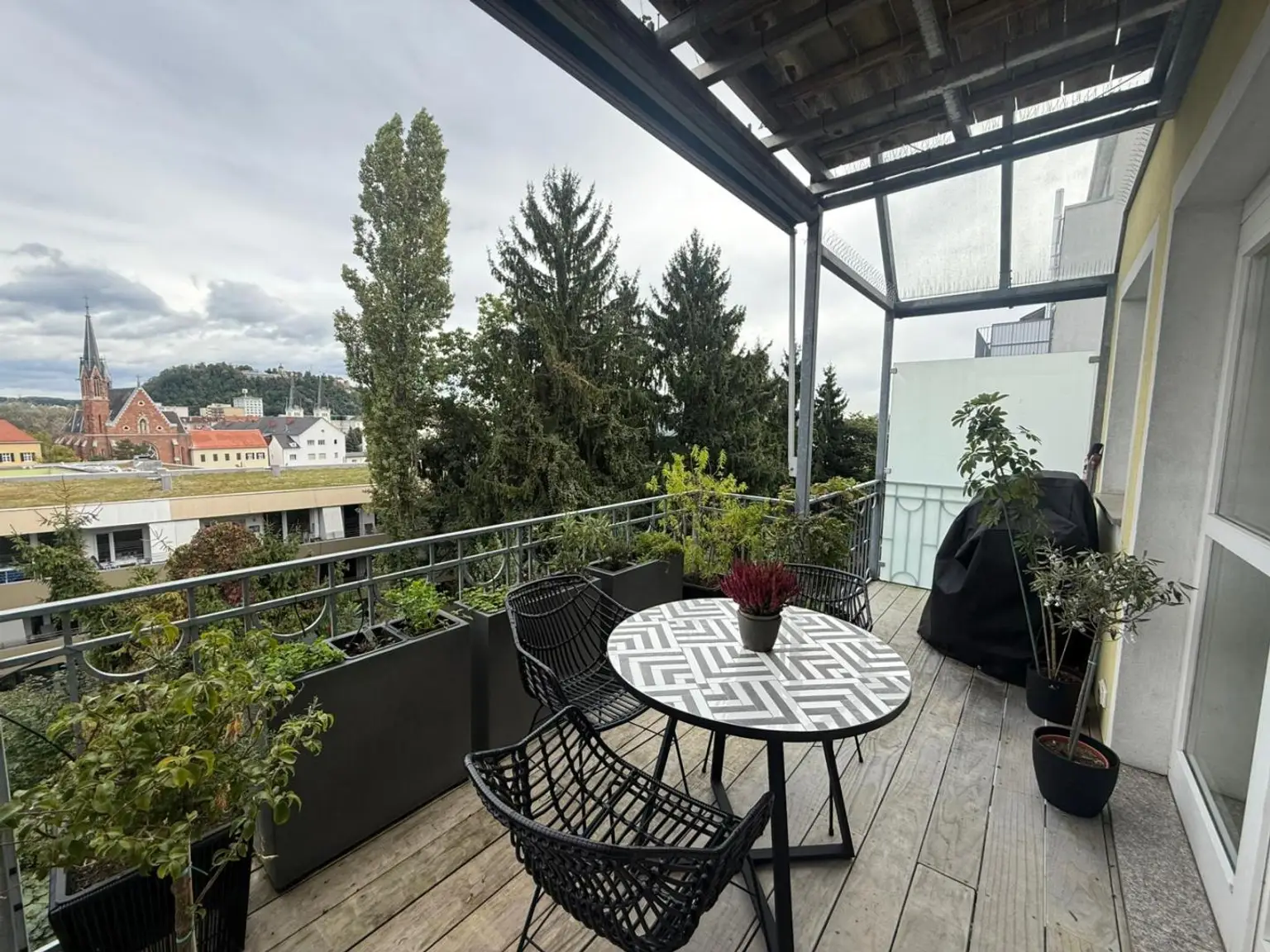 Traumhafte Penthousewohnung als Maisonette mit Dachterrasse und Garage