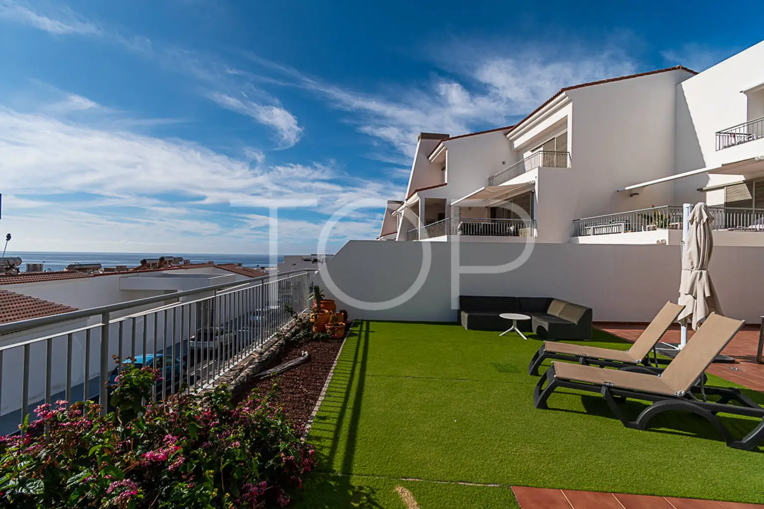 Bright apartment with large terrace and sea views for sale in Magnolia Golf Resort, La Caleta
