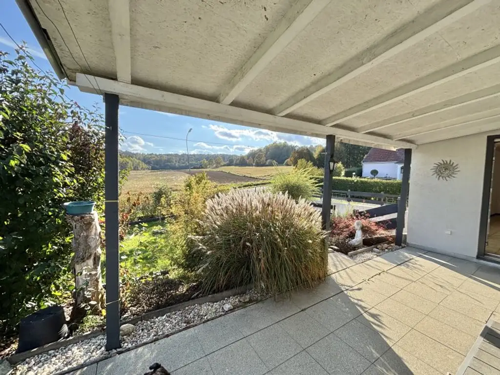 ** FAMILYS BEST **   Reinersdorf !! Bungalow mit ca. 122 m2 Wfl. in ruhiger, idyllischer Ortsrandlage mit ca. 1.200 m2 Eigengrund !!