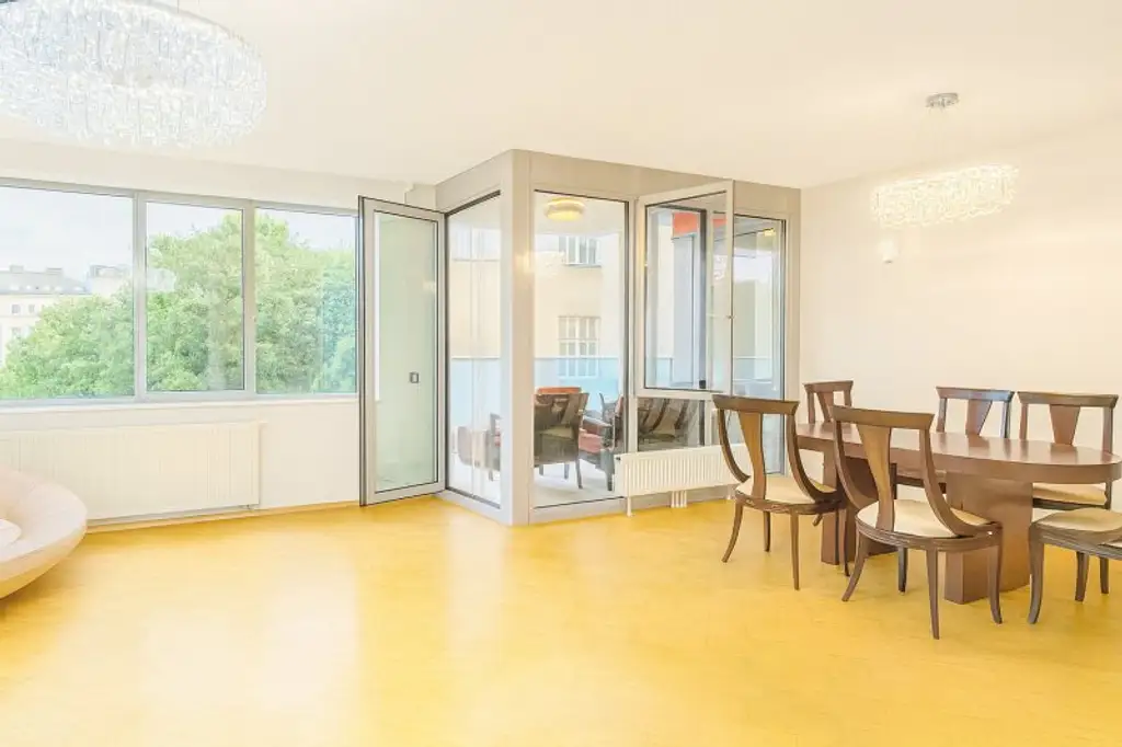 Möblierte Wohnung mit Balkon und Blick ins Grüne Nähe Karlskirche!!