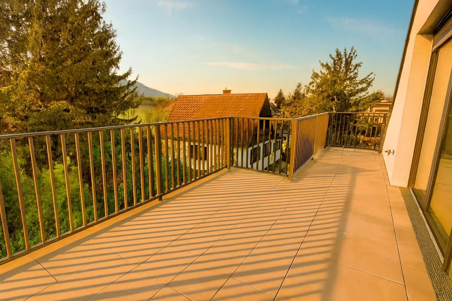 Terrasse westseitig (Abendsonne)