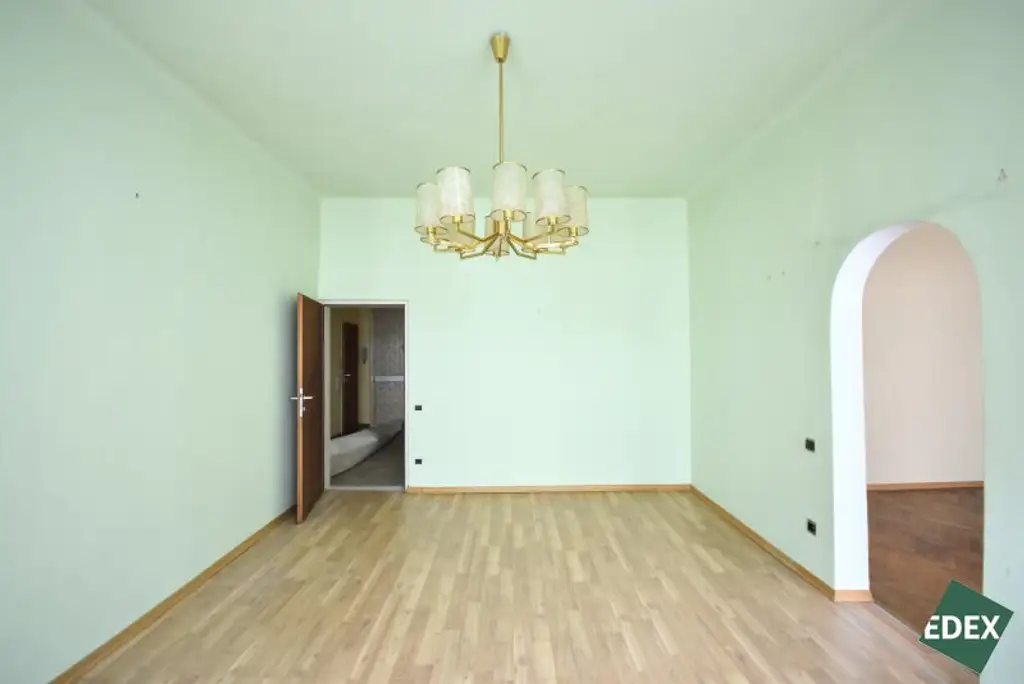 96 m² Altbauwohnung im 1. Stock mit Lift – zum Sanieren