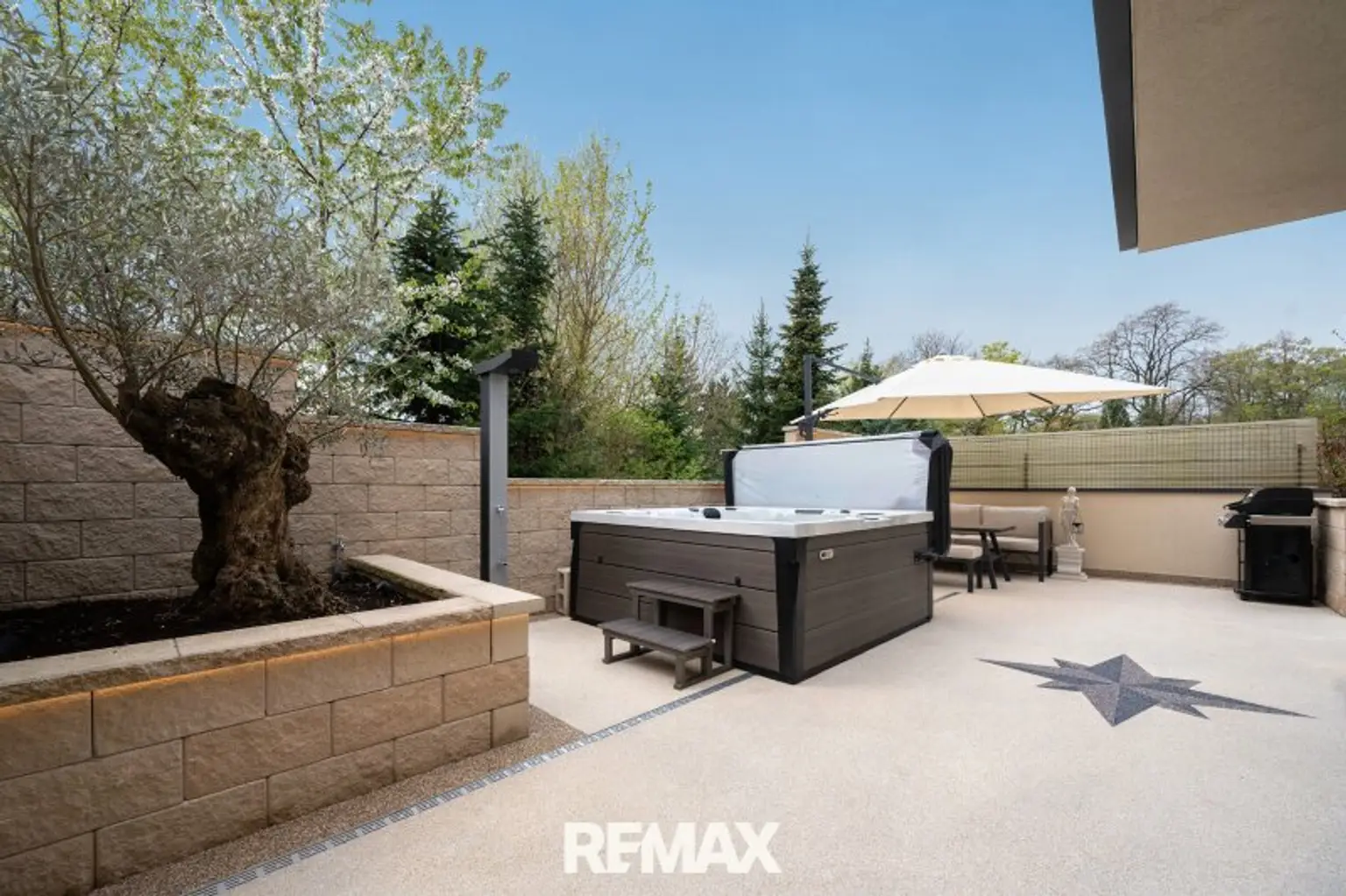 Terrasse mit Whirlpool