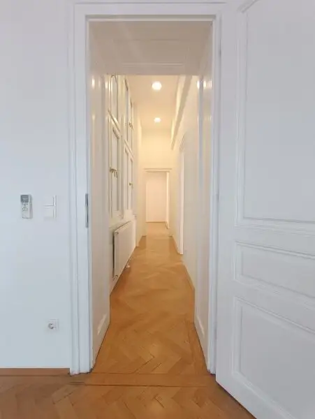 Büro oder Praxis in Bestlage gesucht? Großzügige 193 m² im 1. Bezirk! Jahrhundertwendehaus mit Fernwärme & Lift, Nähe U2 Schottenring!