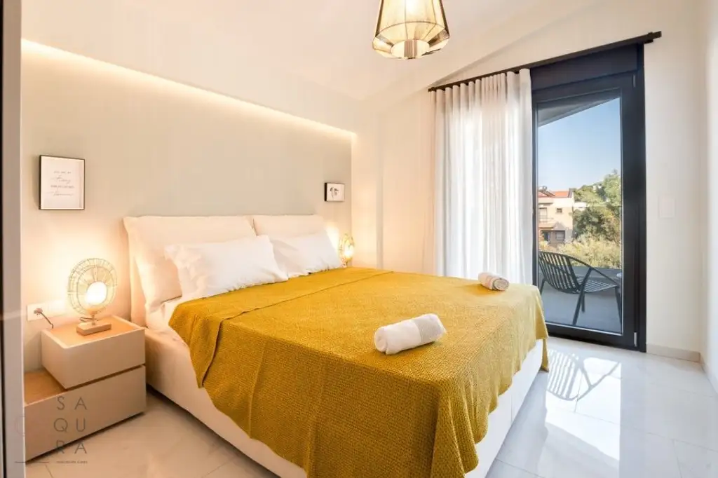 Exklusive Neubau-Maisonette in Polihrono – Drei Etagen moderner Luxus am Meer