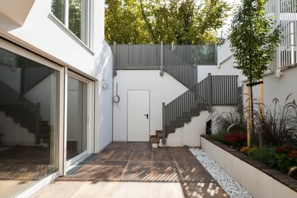 THE UNIQUE HILL SIDE RESIDENCES